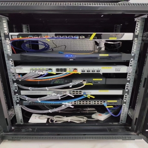 海康威视 DS-8116HFS-ST 16路全高清网络监控硬